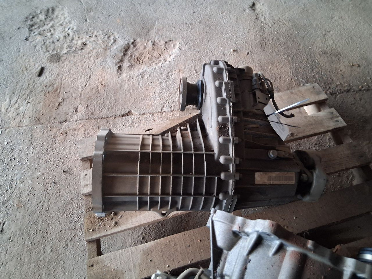 Transfer Case from a 2004 Volkswagen Touareg, photo 4