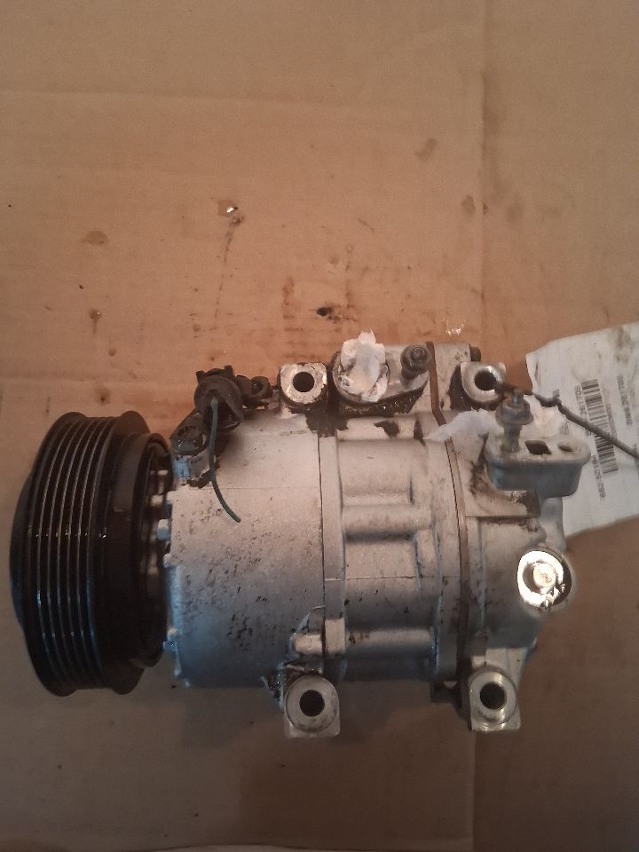 AC Compressor from a 2010 Hyundai Veracruz, photo 1