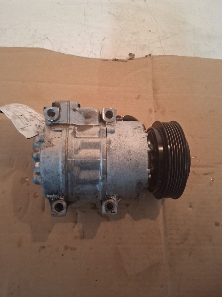 AC Compressor from a 2010 Hyundai Veracruz, photo 4