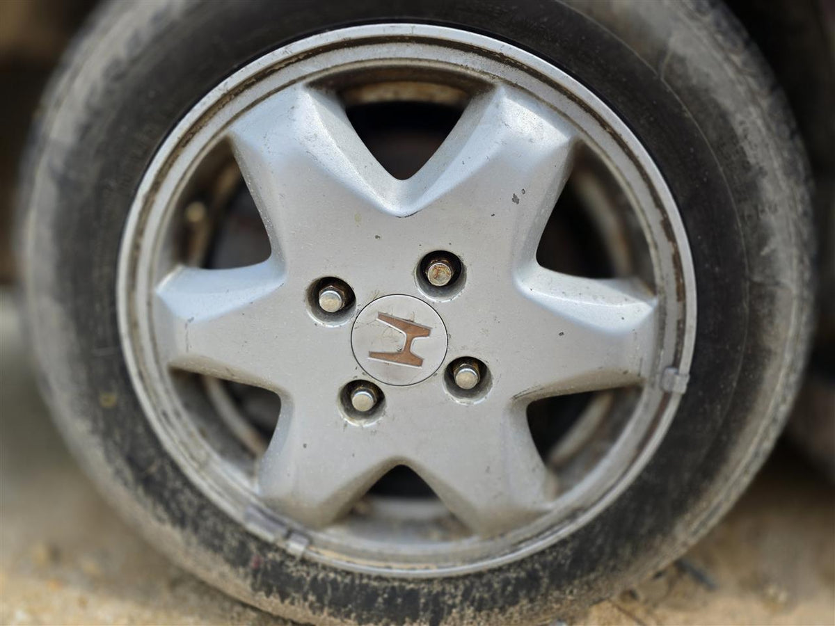 Wheel from a 1995 Honda Accord, photo 1