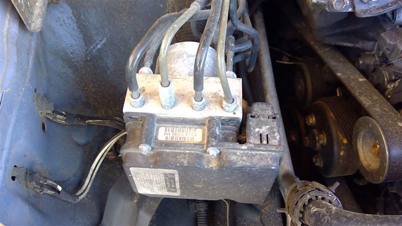 ABS Pump Module from a 2006 Toyota, photo 1