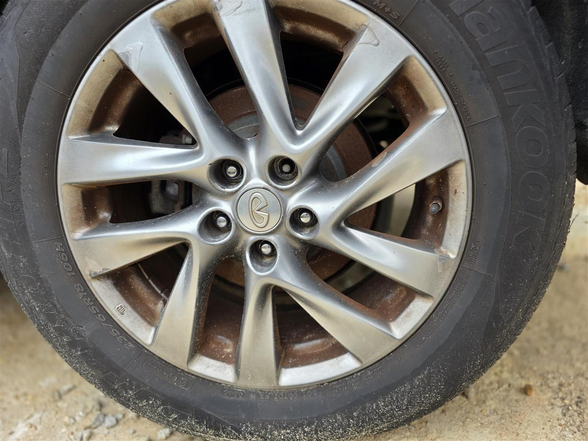 Wheel from a 2014 Infiniti QX60, photo 1