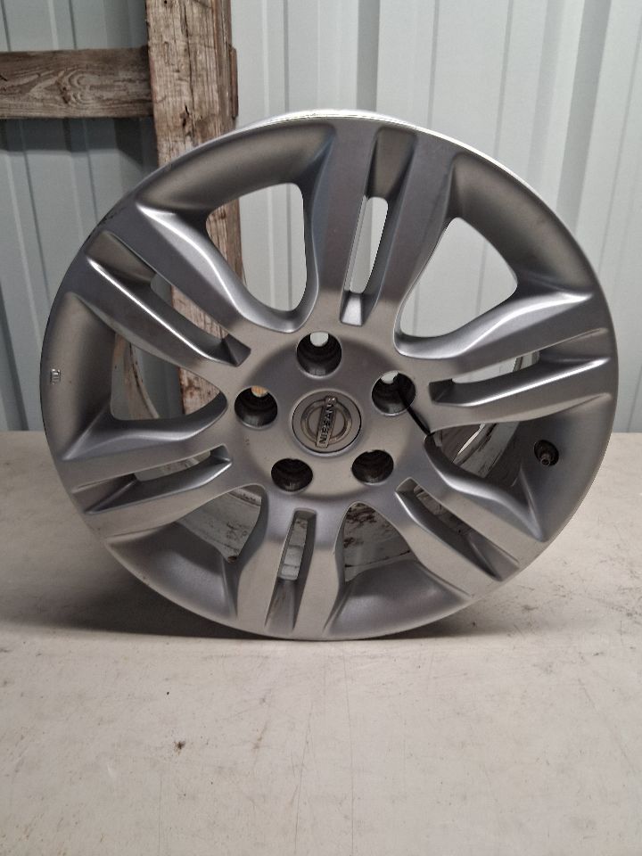 Wheel from a 2011 Nissan Altima, photo 2