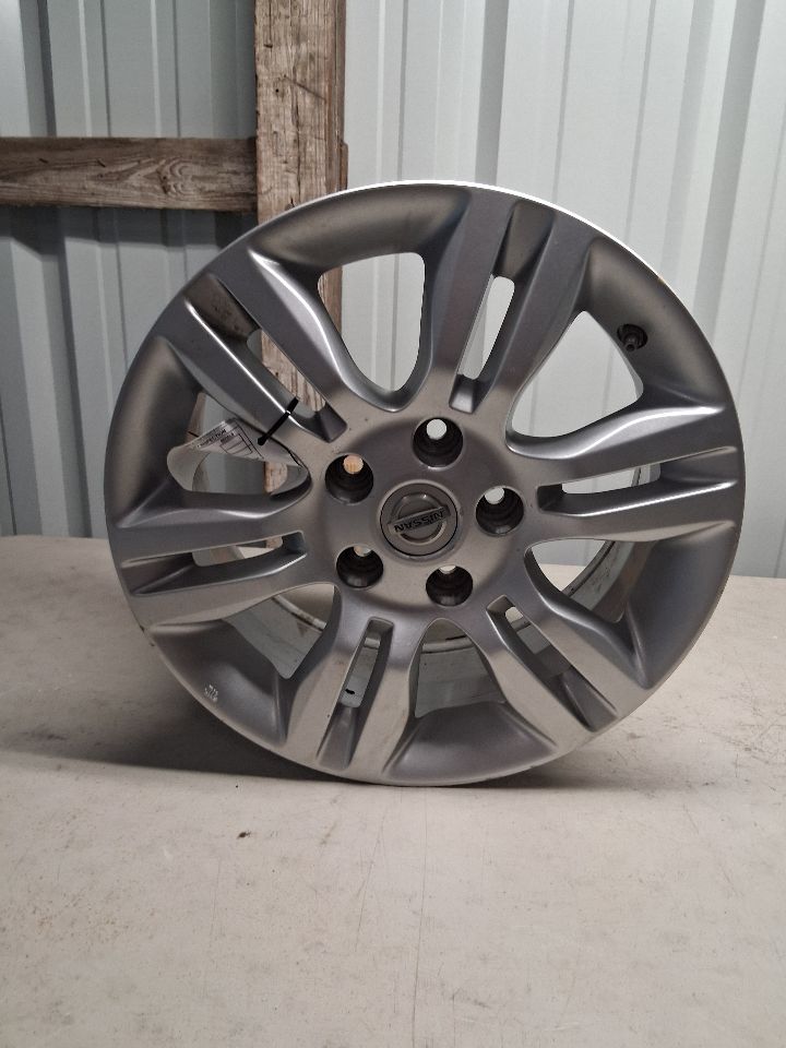 Wheel from a 2011 Nissan Altima, photo 2