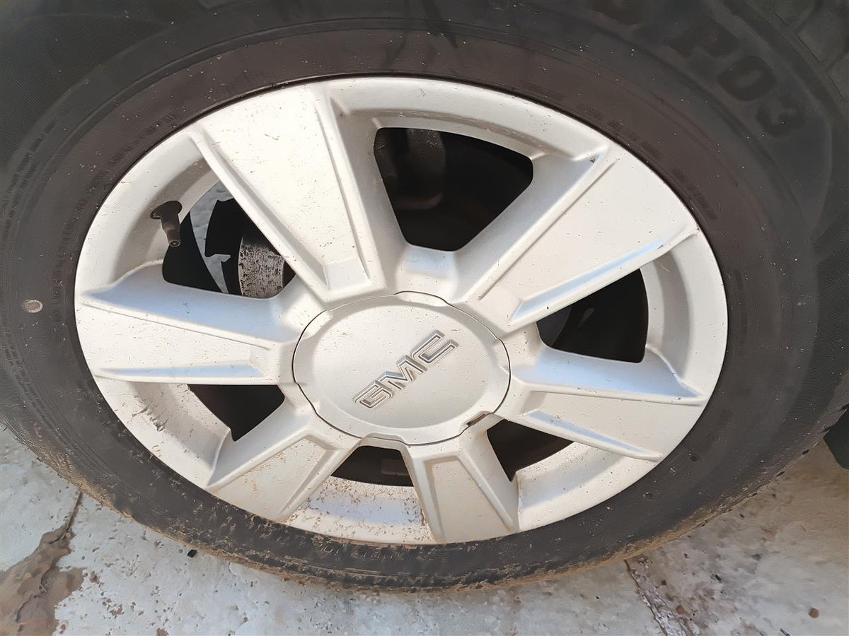 Wheel from a 2012 GMC Terrain, photo 1