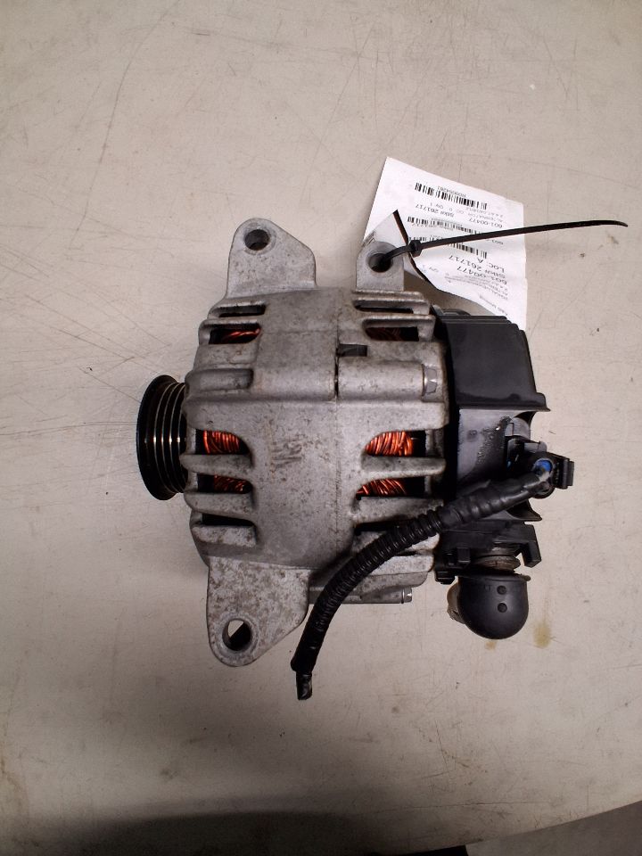 Alternator from a 2012 GMC Terrain, photo 2