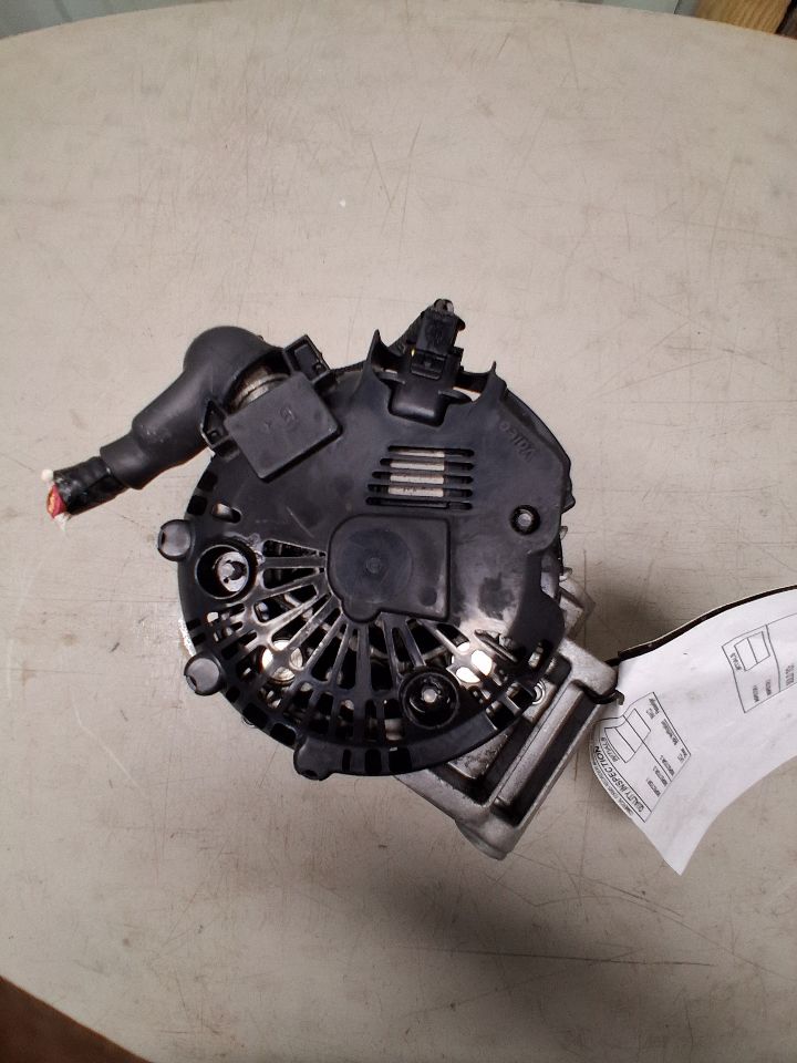 Alternator from a 2012 GMC Terrain, photo 3