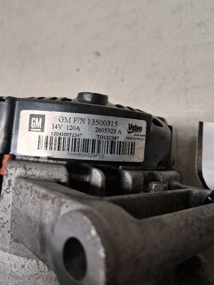 Alternator from a 2012 GMC Terrain, photo 4