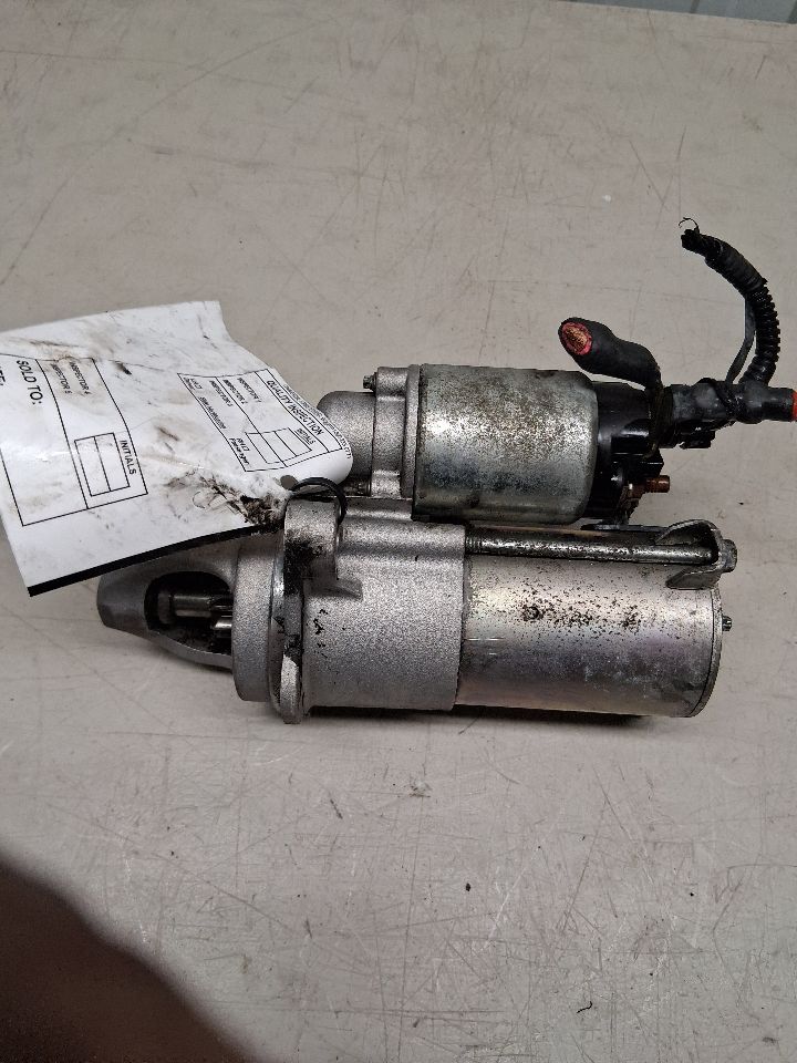 Starter Motor from a 2012 GMC Terrain, photo 1