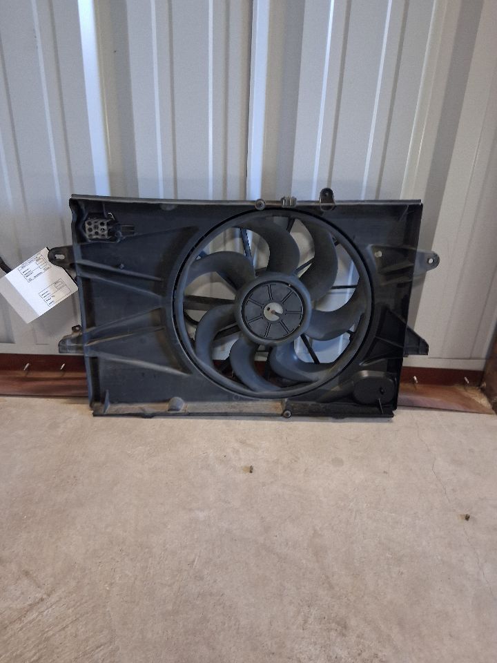 Radiator Fan Assembly from a 2012 GMC Terrain, photo 2