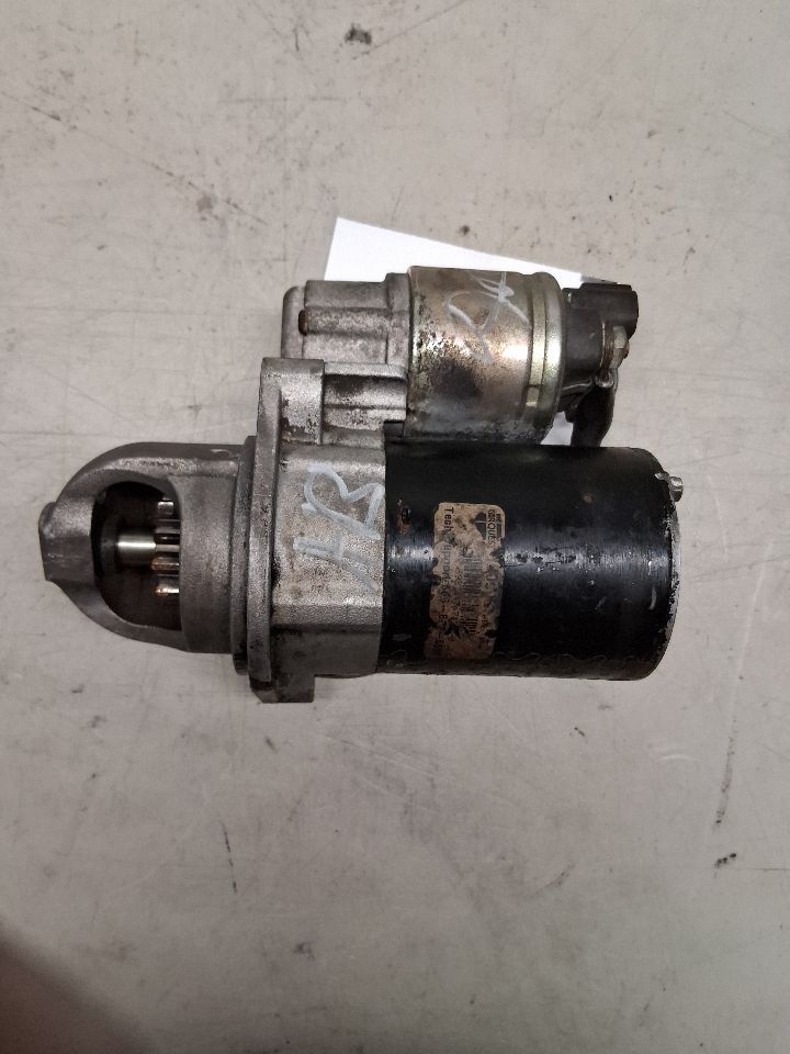 Starter Motor from a 2012 Hyundai Sonata, photo 2