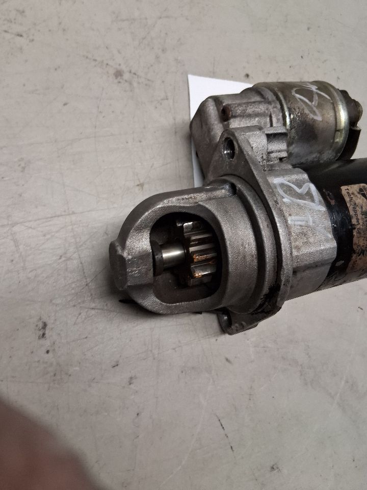 Starter Motor from a 2012 Hyundai Sonata, photo 3