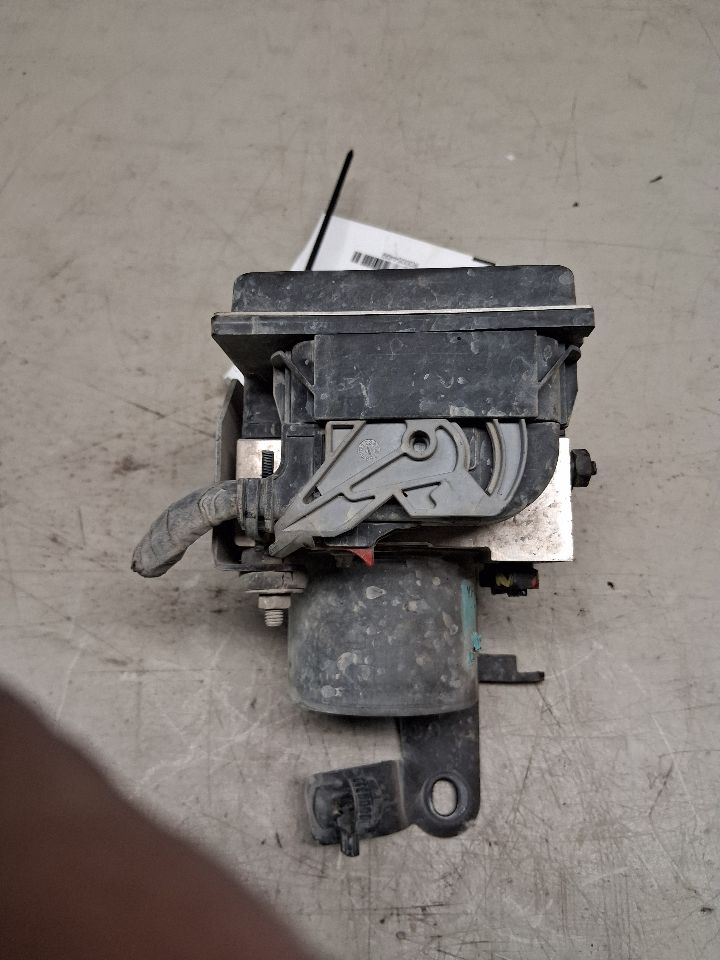 ABS Pump Module from a 2012 Hyundai Sonata, photo 2