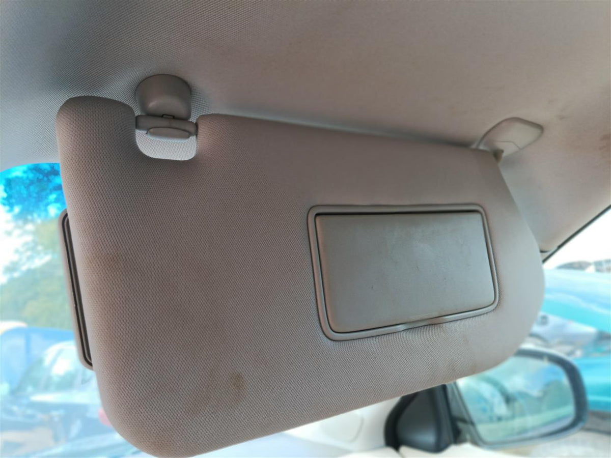 Sun Visor from a 2014 Nissan Pathfinder, right side, photo 1