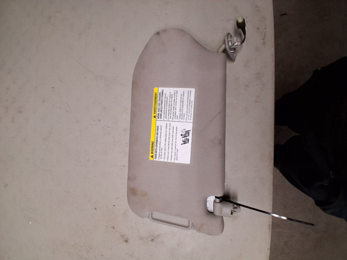 Sun Visor from a 2014 Nissan Pathfinder, right side, photo 3