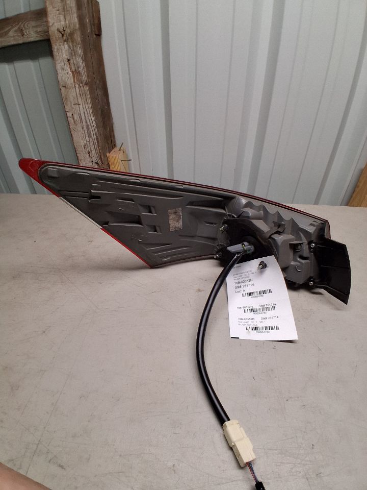 Tail Light from a 2015 Toyota Avalon, right side, photo 3