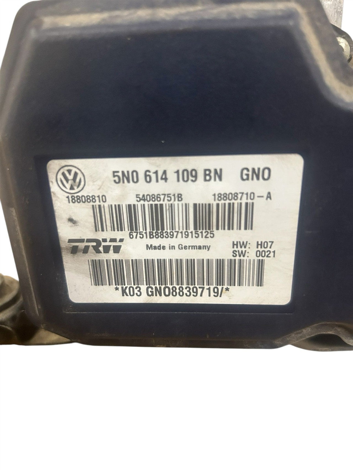 ABS Pump Module from a 2015 Volkswagen Tiguan, photo 4