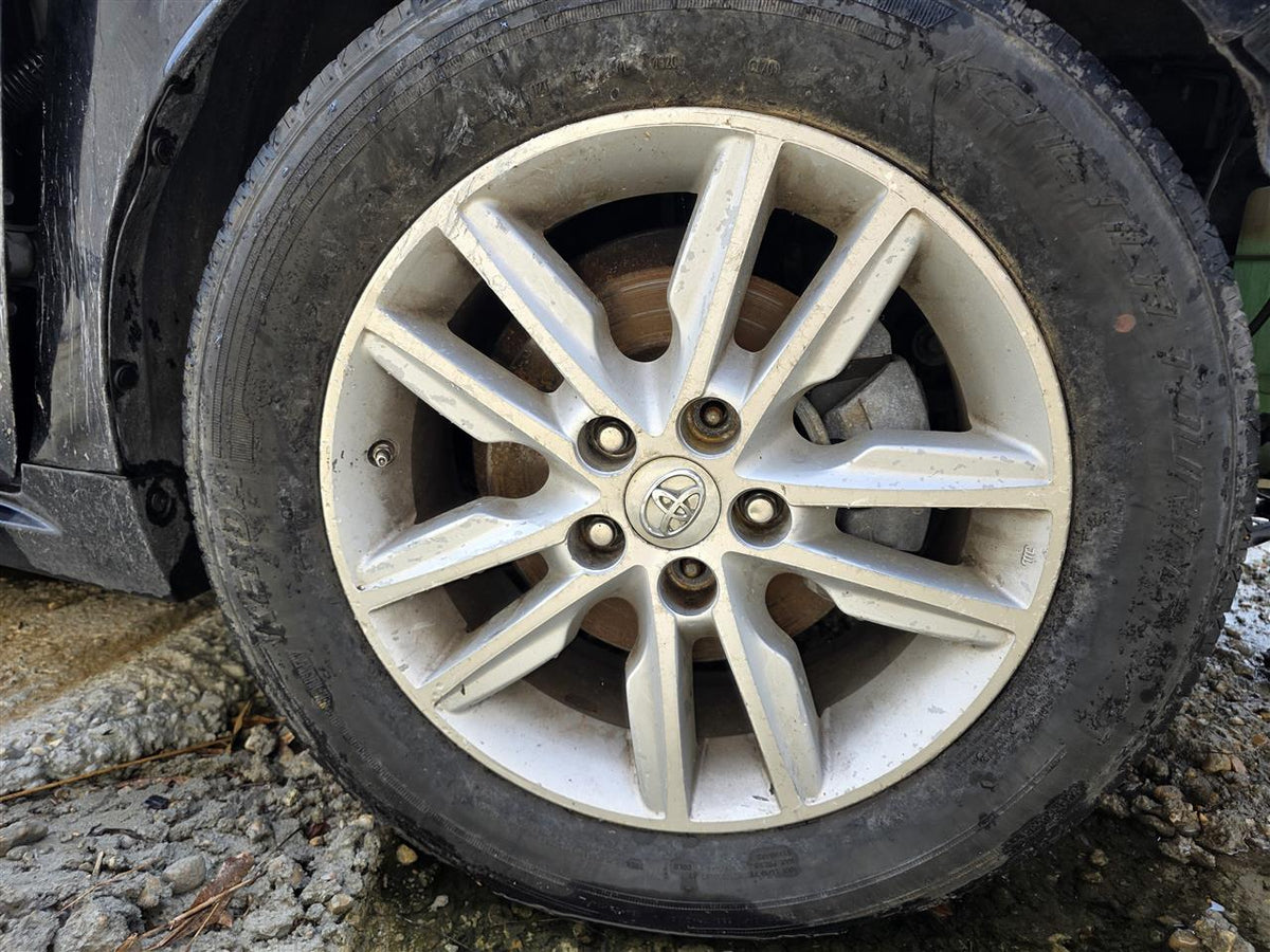 Wheel from a 2015 Toyota Avalon, photo 1