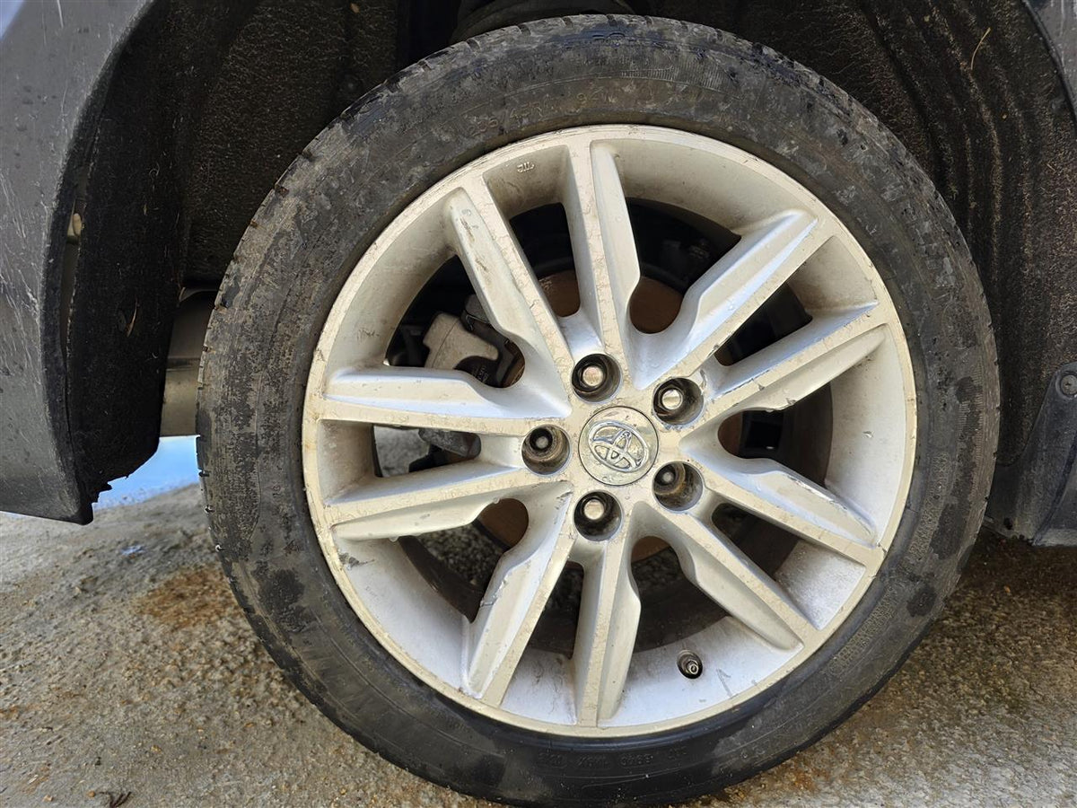 Wheel from a 2015 Toyota Avalon, photo 1
