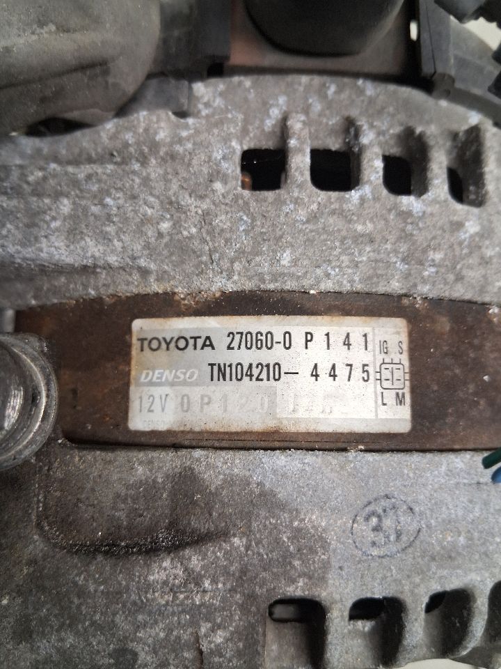 Alternator from a 2015 Toyota Avalon, photo 2