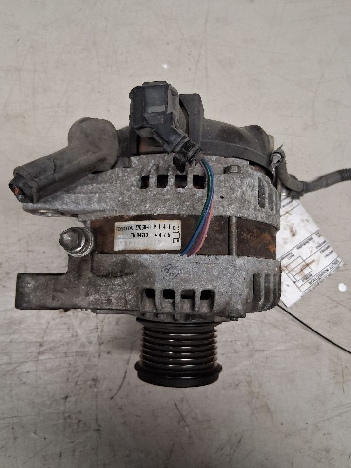Alternator from a 2015 Toyota Avalon, photo 3