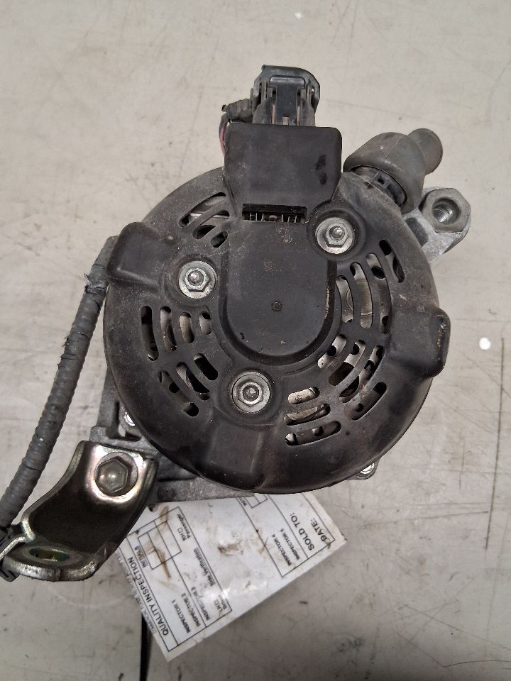 Alternator from a 2015 Toyota Avalon, photo 4