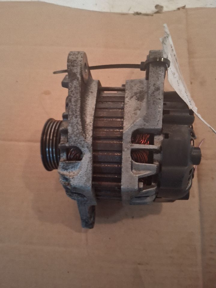 Alternator from a 2010 Hyundai Accent, photo 1