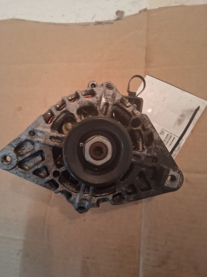 Alternator from a 2010 Hyundai Accent, photo 3