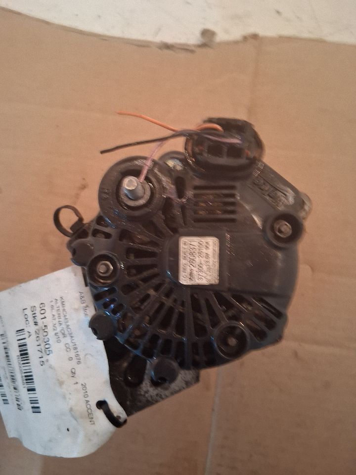 Alternator from a 2010 Hyundai Accent, photo 4