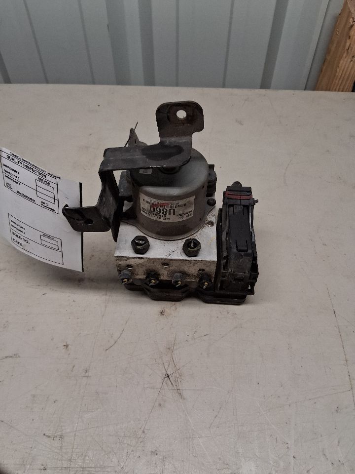 ABS Pump Module from a 2012 Kia Sorento, photo 1