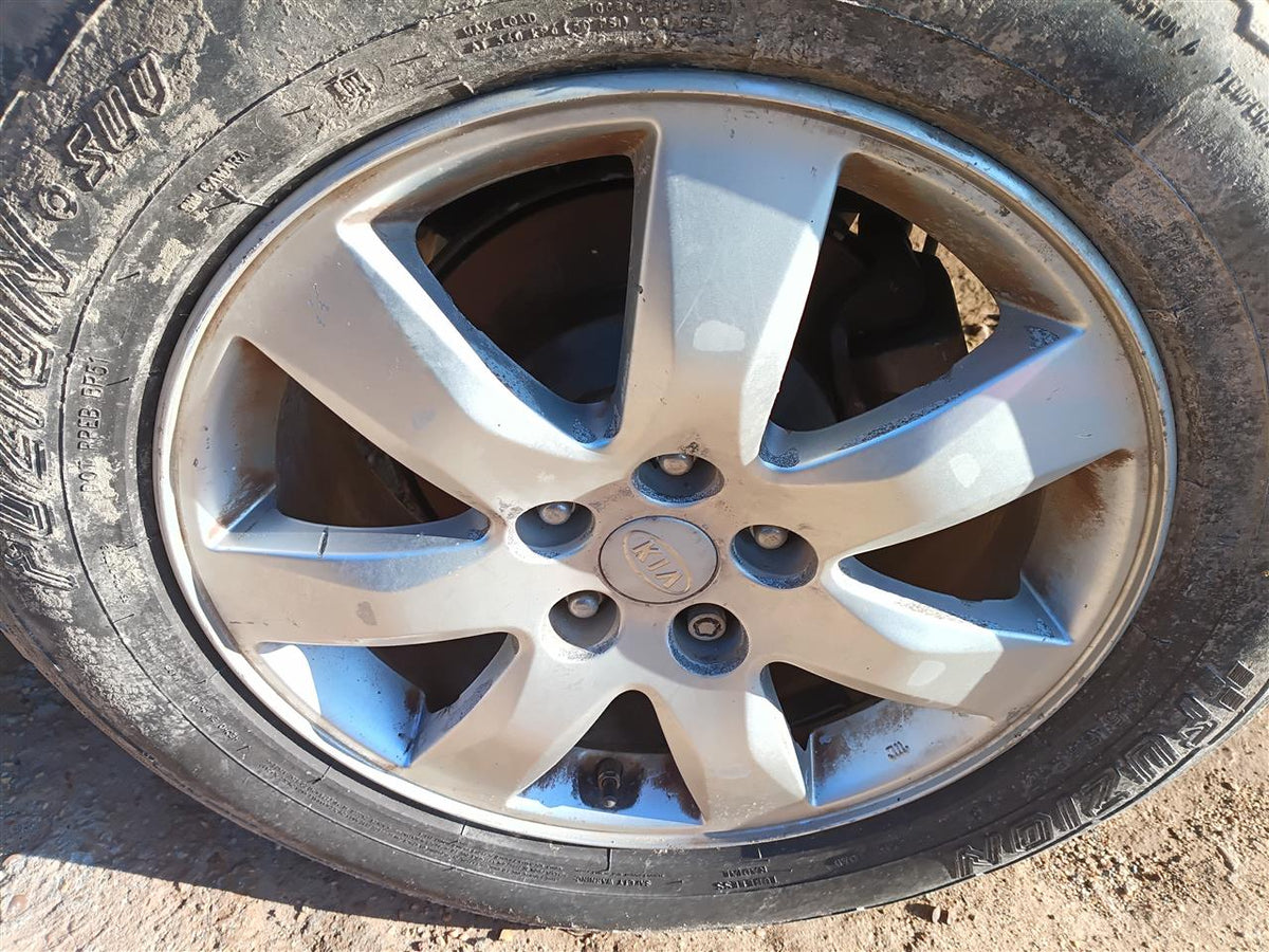 Wheel from a 2012 Kia Sorento, photo 1