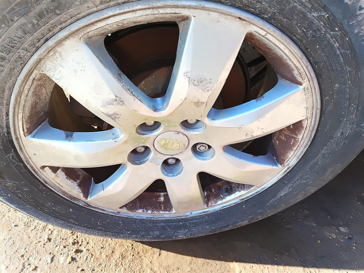 Wheel from a 2012 Kia Sorento, photo 1