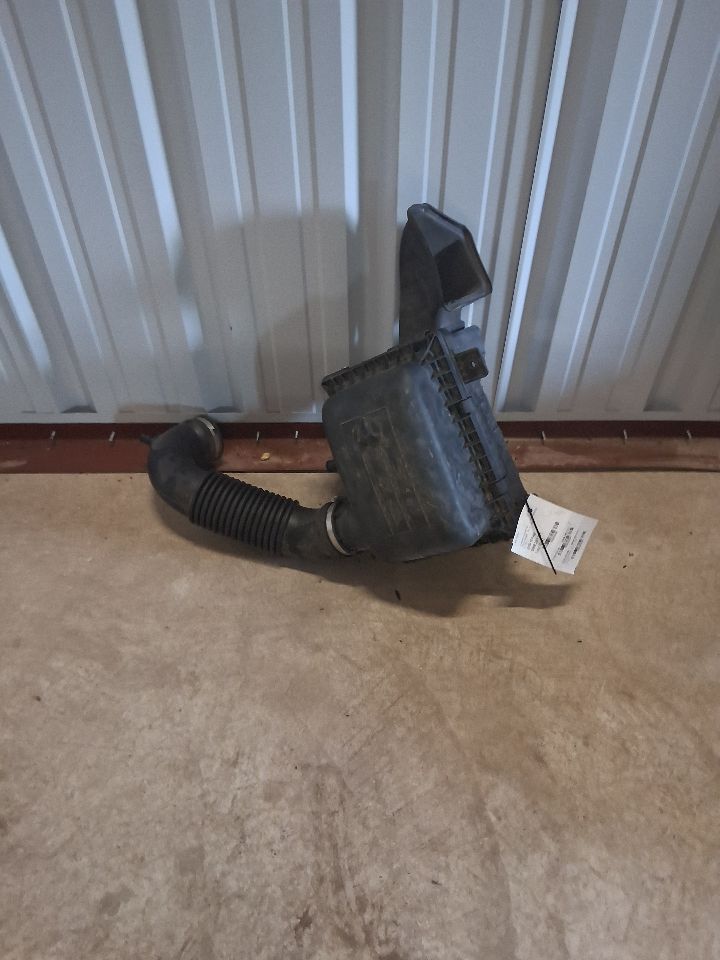 Air Filter Box from a 2018 Ram 1500, photo 2