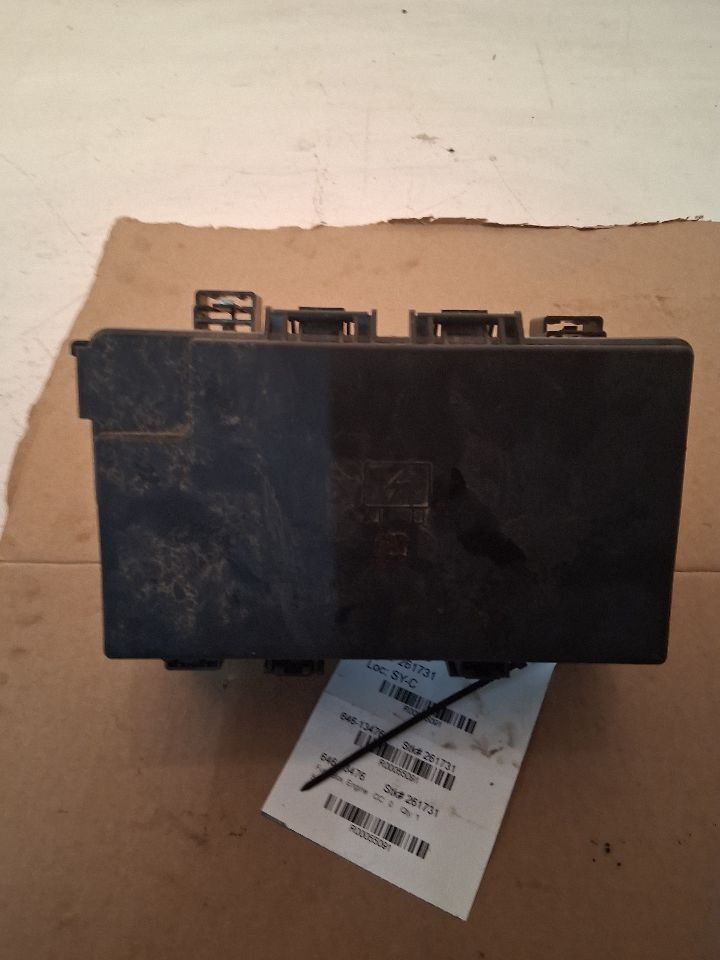 Engine Fuse Box from a 2018 Ram 1500, photo 4