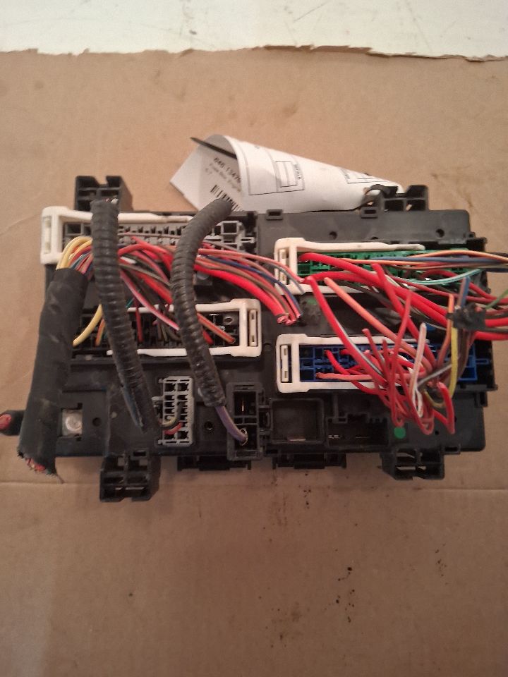 Engine Fuse Box from a 2018 Ram 1500, photo 5