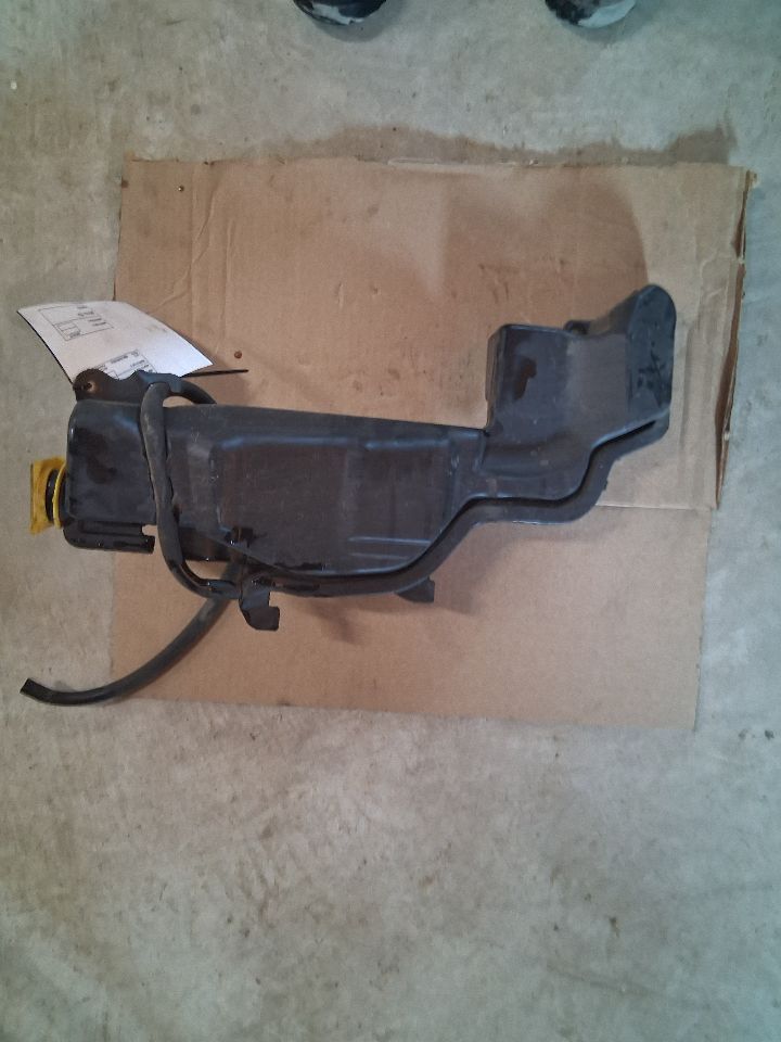 Coolant Reservoir from a 2018 Ram 1500, photo 2