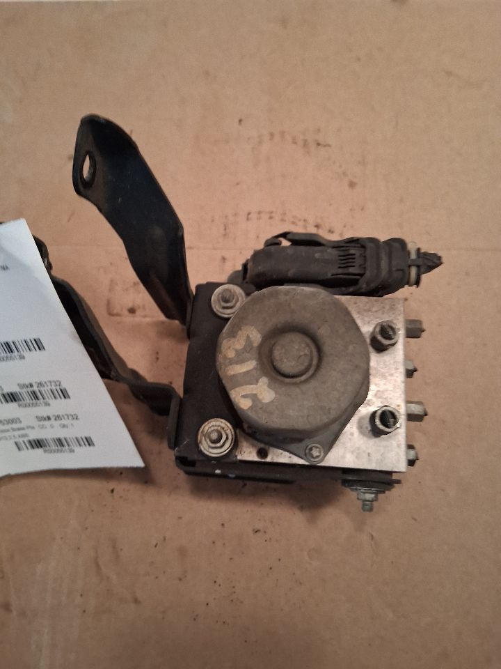 ABS Pump Module from a 2013 Nissan Altima, photo 1