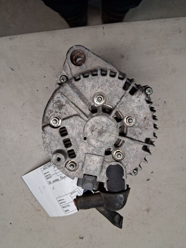 Alternator from a 2009 Nissan Rogue, photo 3