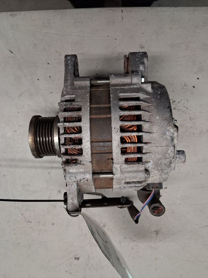 Alternator from a 2009 Nissan Rogue, photo 4