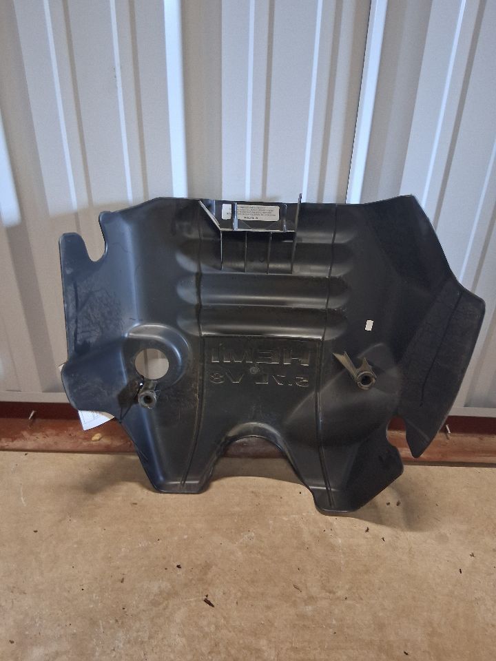 Engine Cover from a 2018 Ram 1500, photo 1