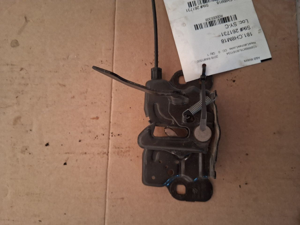 Lock / Latch from a 2018 Ram 1500, photo 1