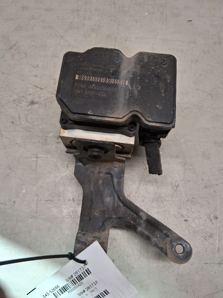 ABS Pump Module from a 2012 Hyundai Accent, photo 2