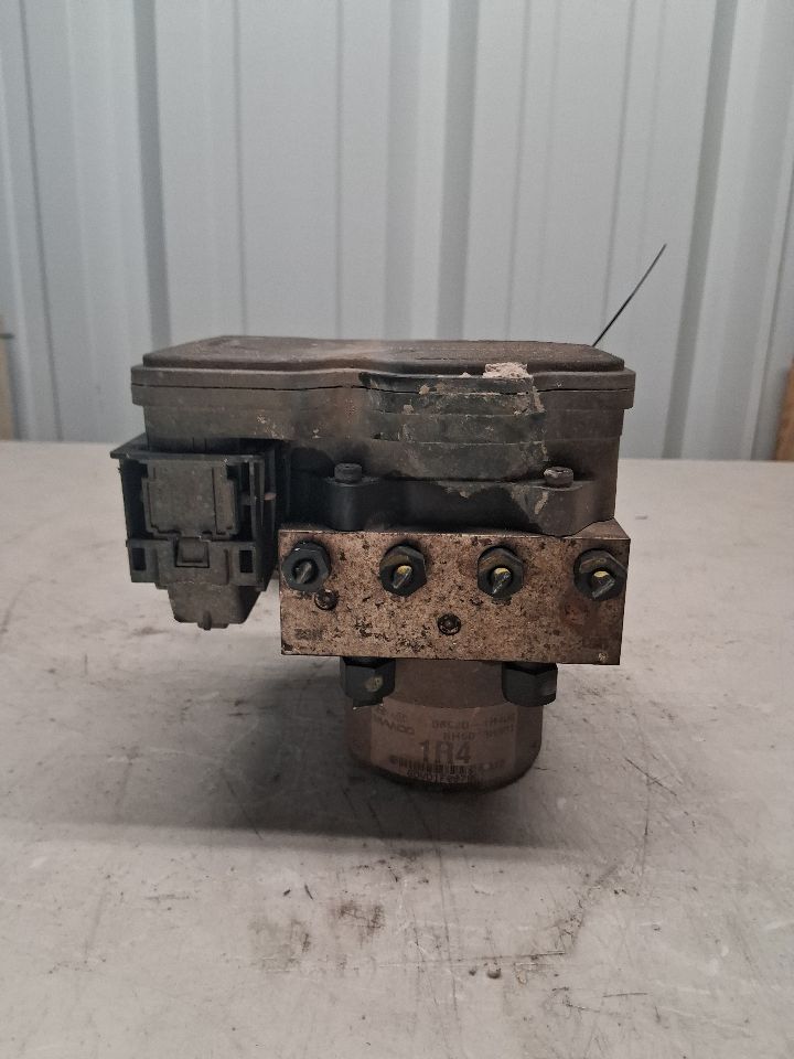 ABS Pump Module from a 2012 Hyundai Accent, photo 3