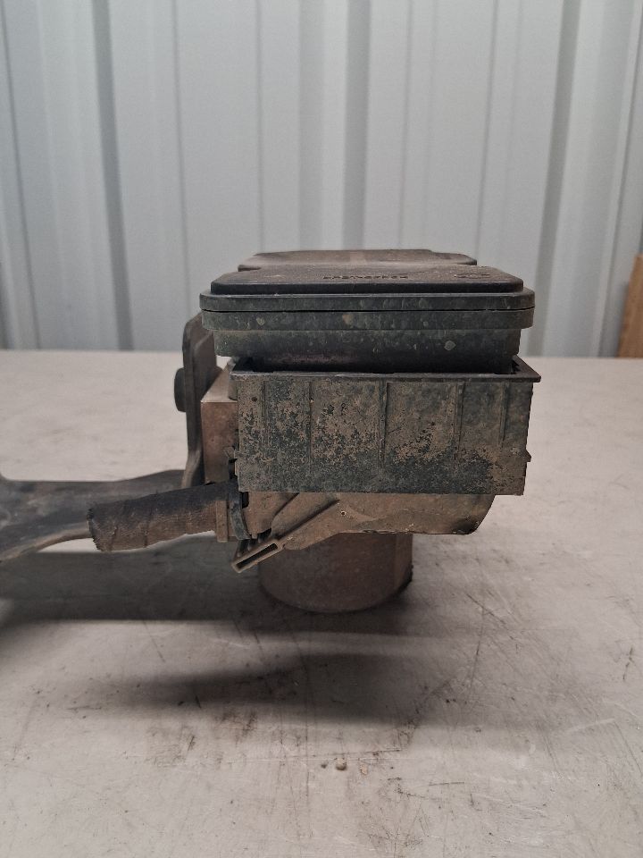 ABS Pump Module from a 2012 Hyundai Accent, photo 4