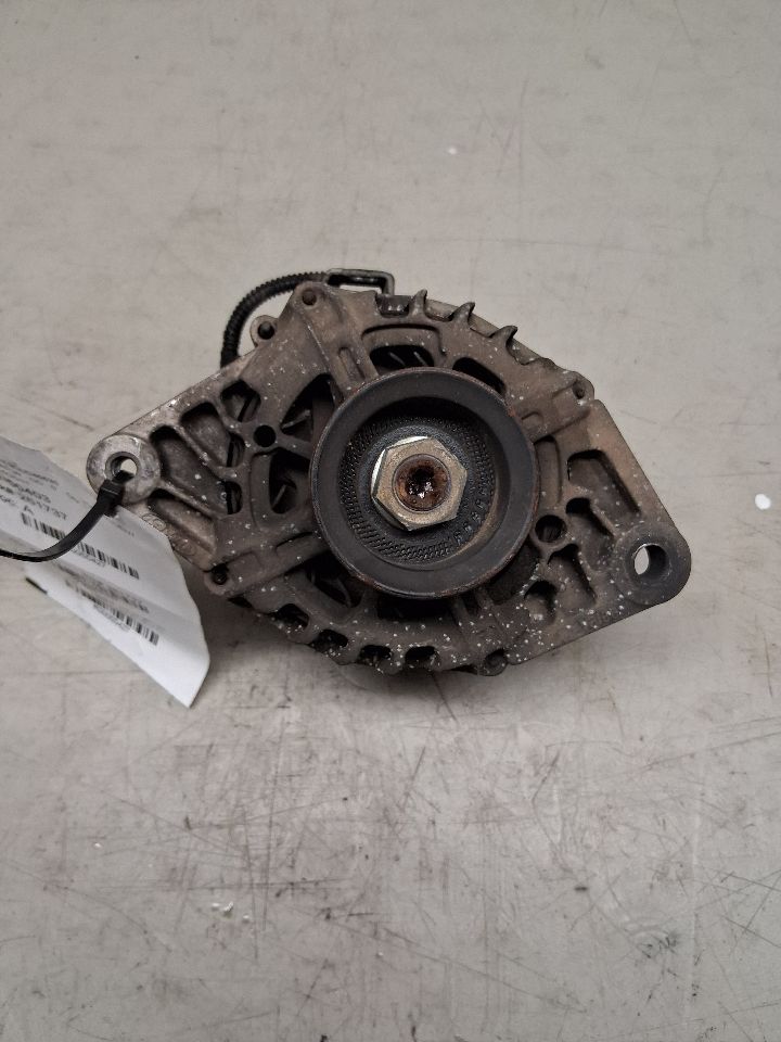 Alternator from a 2012 Hyundai Accent, photo 1