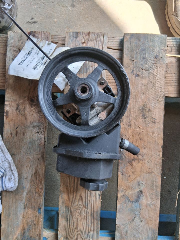 Power Steering Pump from a 2007 Saturn Aura, photo 1