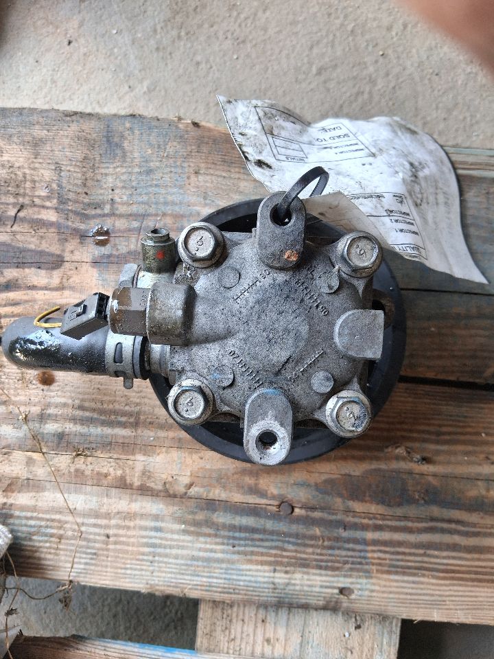 Power Steering Pump from a 2009 Mitsubishi Galant, photo 2