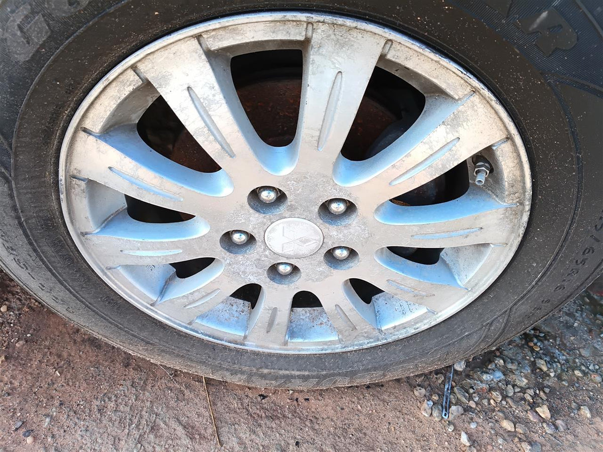 Wheel from a 2009 Mitsubishi Galant, photo 1