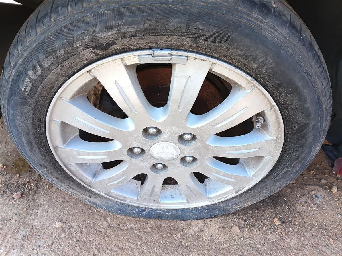 Wheel from a 2009 Mitsubishi Galant, photo 1