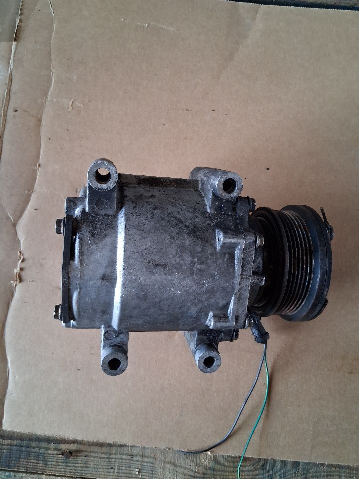 AC Compressor from a 2003 Ford Thunderbird, photo 2